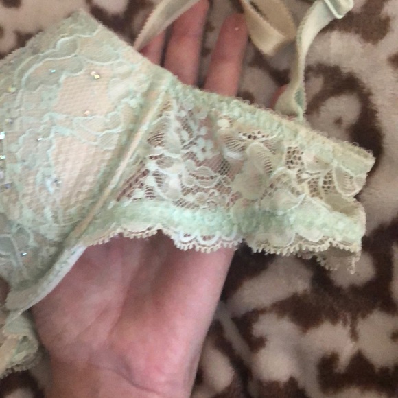 Victoria Secret Bra - Picture 3 of 4